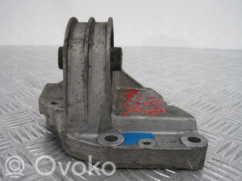 Volvo XC90 Engine mount vacuum valve 