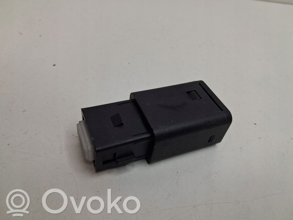 Peugeot Partner III Cigarette lighter front 