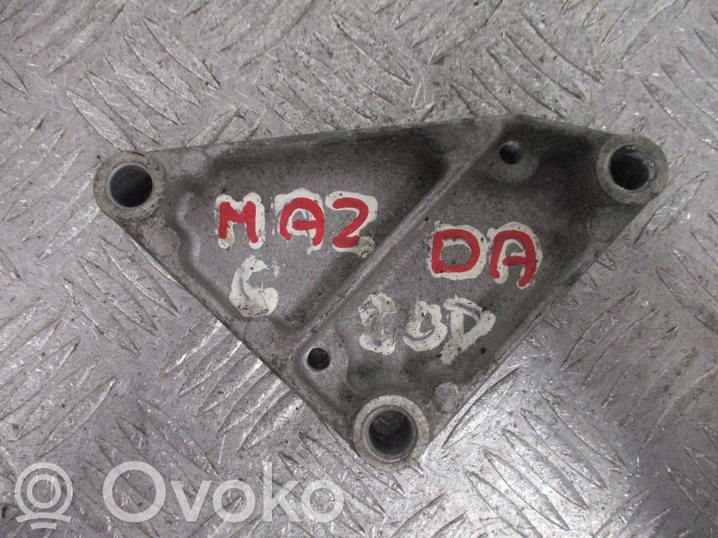 Engine mount bracket   RE7J