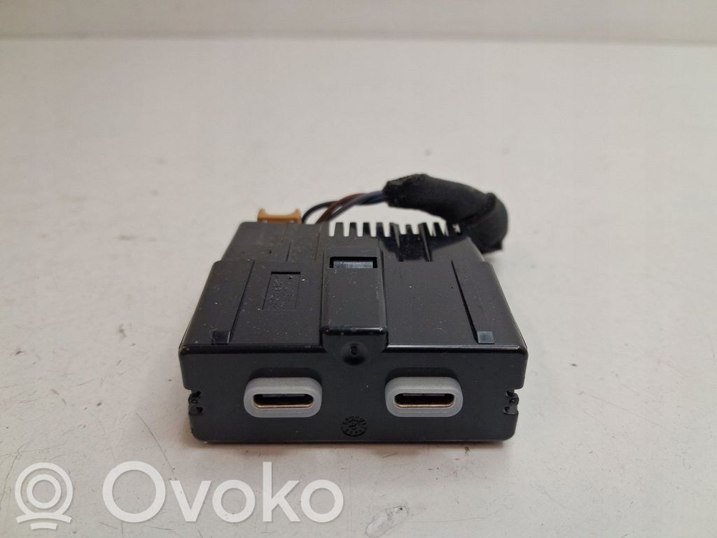 Skoda Rapid (120G, 130G, 135G) Cigarette lighter front 