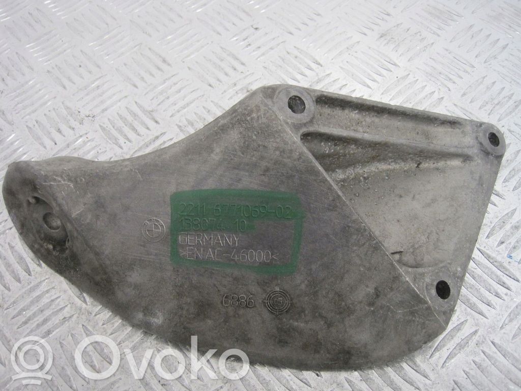 BMW 5 E60 E61 Engine mount bracket 