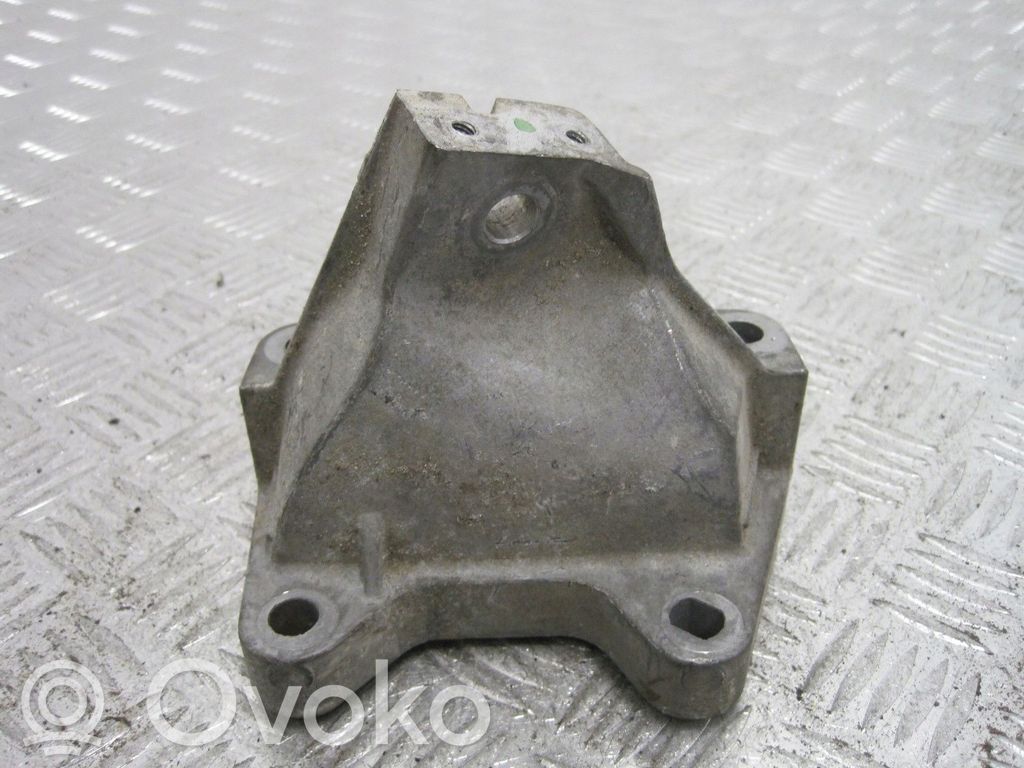 Jeep Grand Cherokee Gearbox mounting bracket 