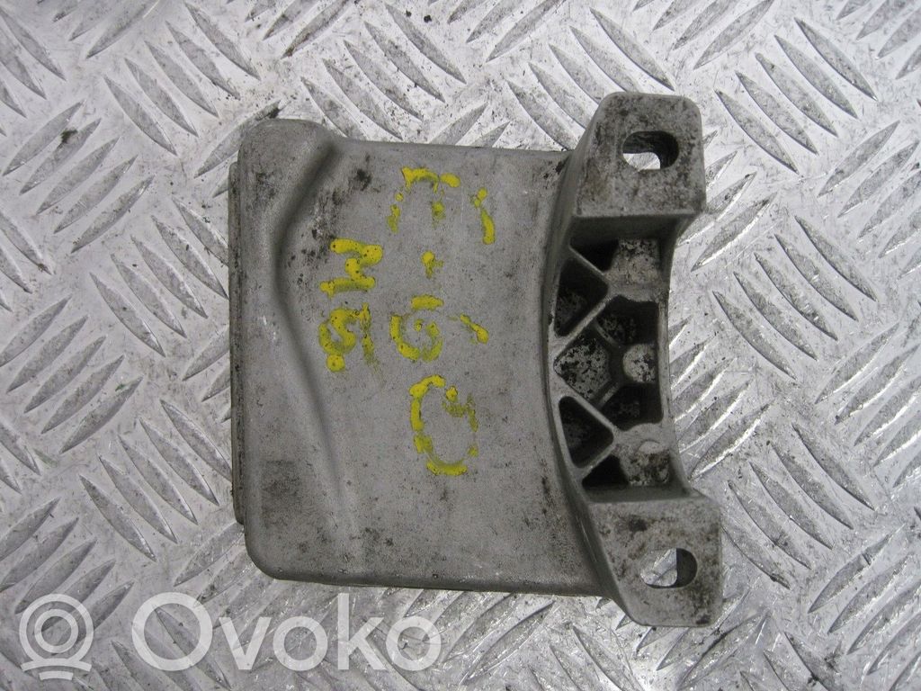 Engine mount bracket   7010593