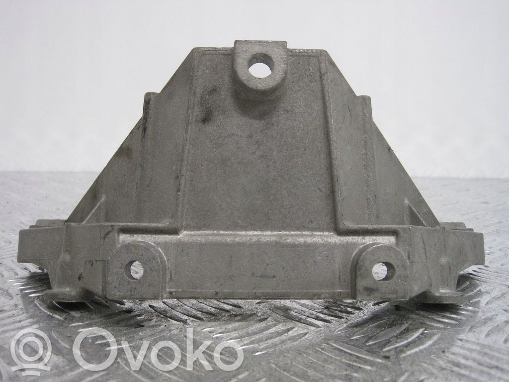 Gearbox mounting bracket   7137238