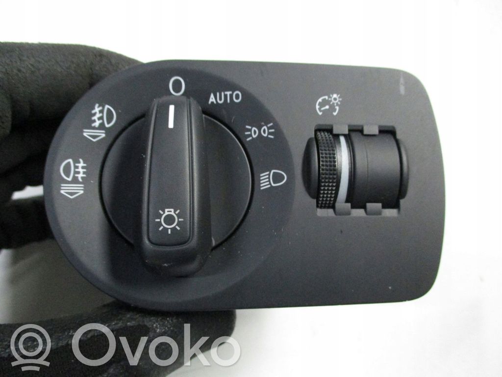 Audi A3 S3 A3 Sportback 8P Central console control unit 