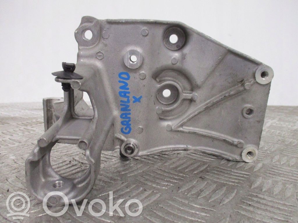 Peugeot Partner Engine mount bracket 