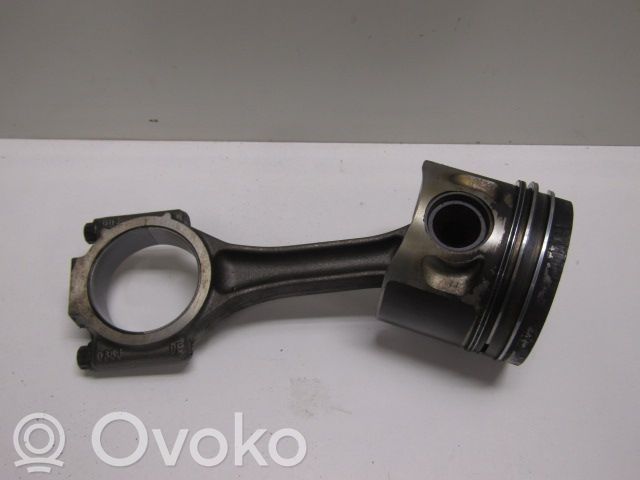 Volkswagen PASSAT B6 Piston 