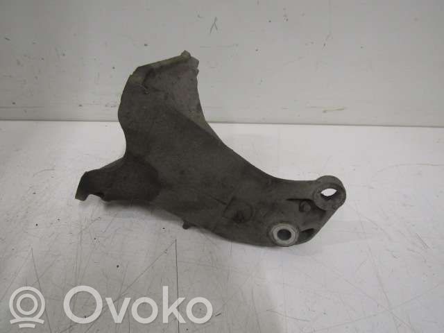 Volkswagen Golf III Engine mounting bracket 