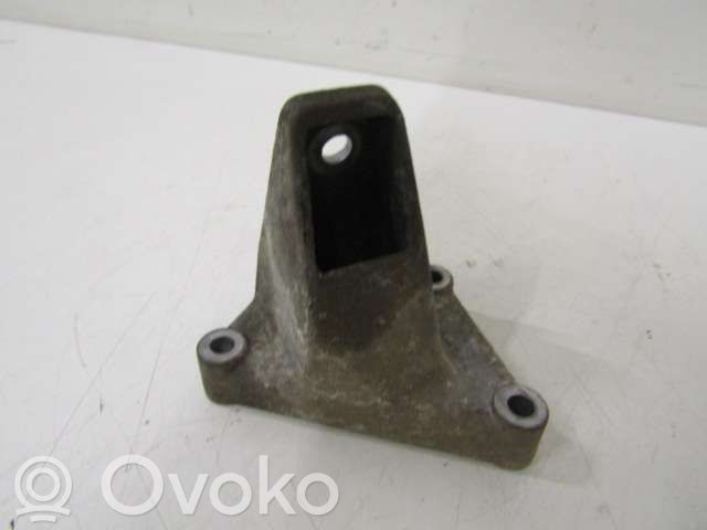 Volvo 940 Engine mounting bracket 