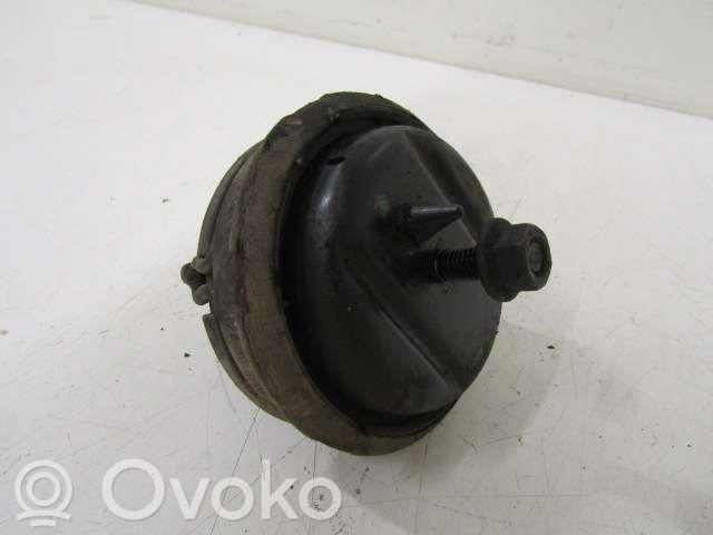 Volvo 850 Engine mount bracket 