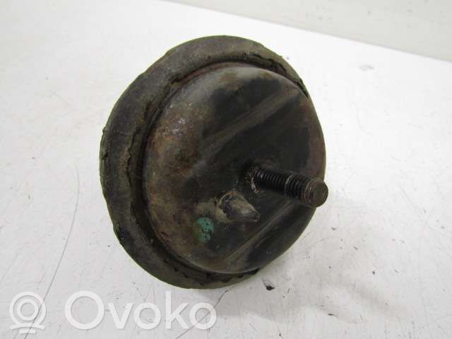 Volvo 850 Engine mount bracket 