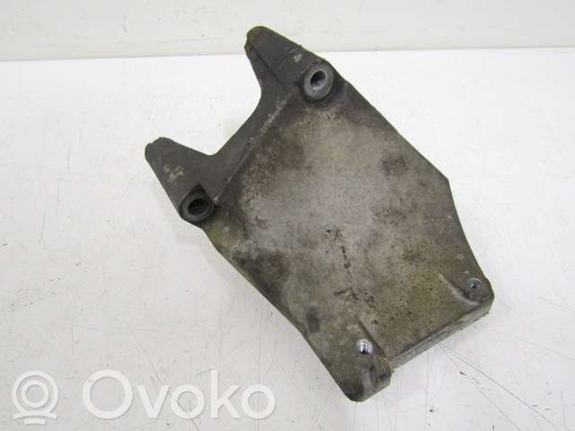 Engine mounting bracket   9127489
