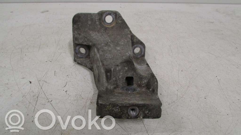Engine mounting bracket   9445231