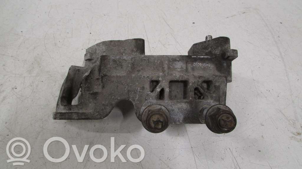 Engine mounting bracket   3M516030A