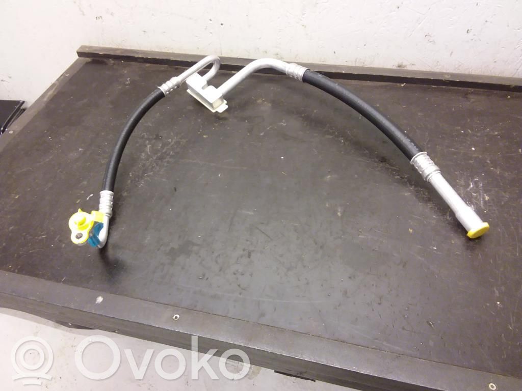 Ilmastointilaitteen putki (A/C)   1444584