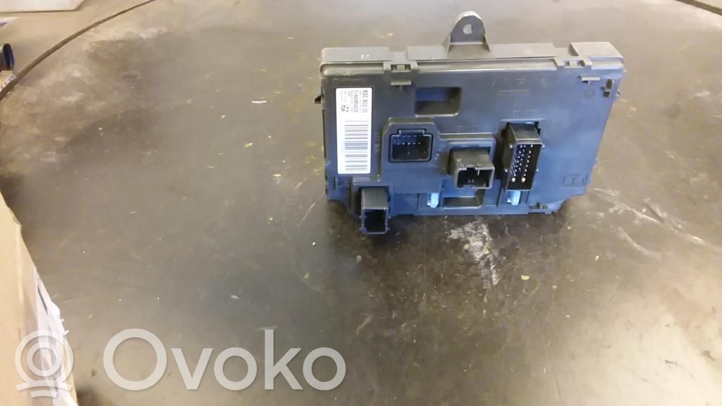 Citroen C5 Ramka / Moduł bezpieczników 