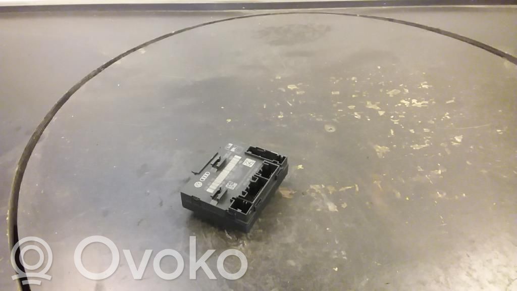 Mukavuusmoduuli   4G8959792J