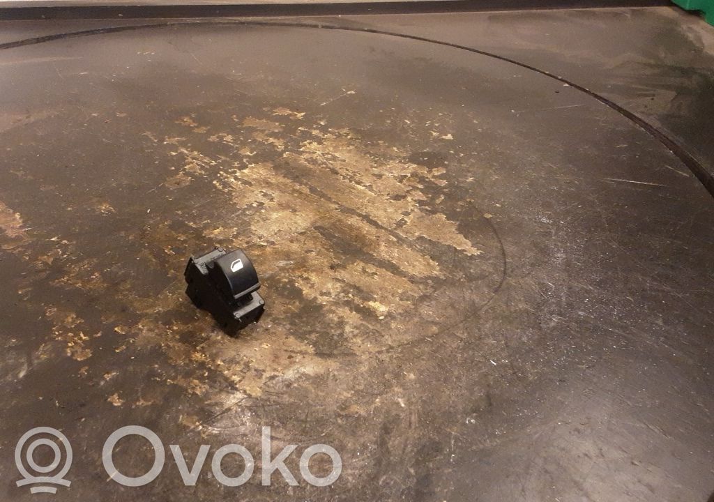 Electric window control switch   6490JY