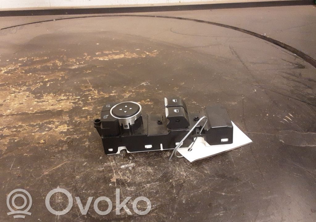 Ford Fiesta Przyciski szyb 