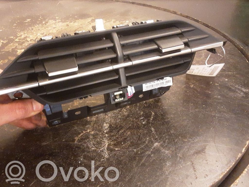 Peugeot 208 II Rejilla de ventilación central del panel 