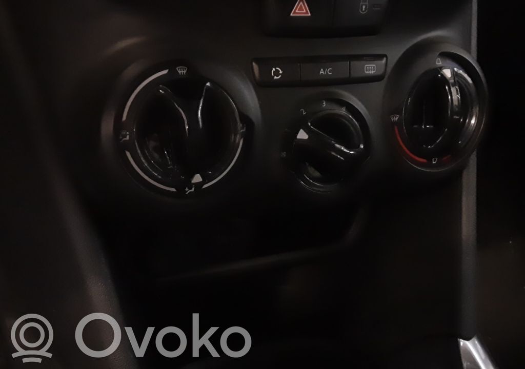 Peugeot 2008 I Climate control unit 