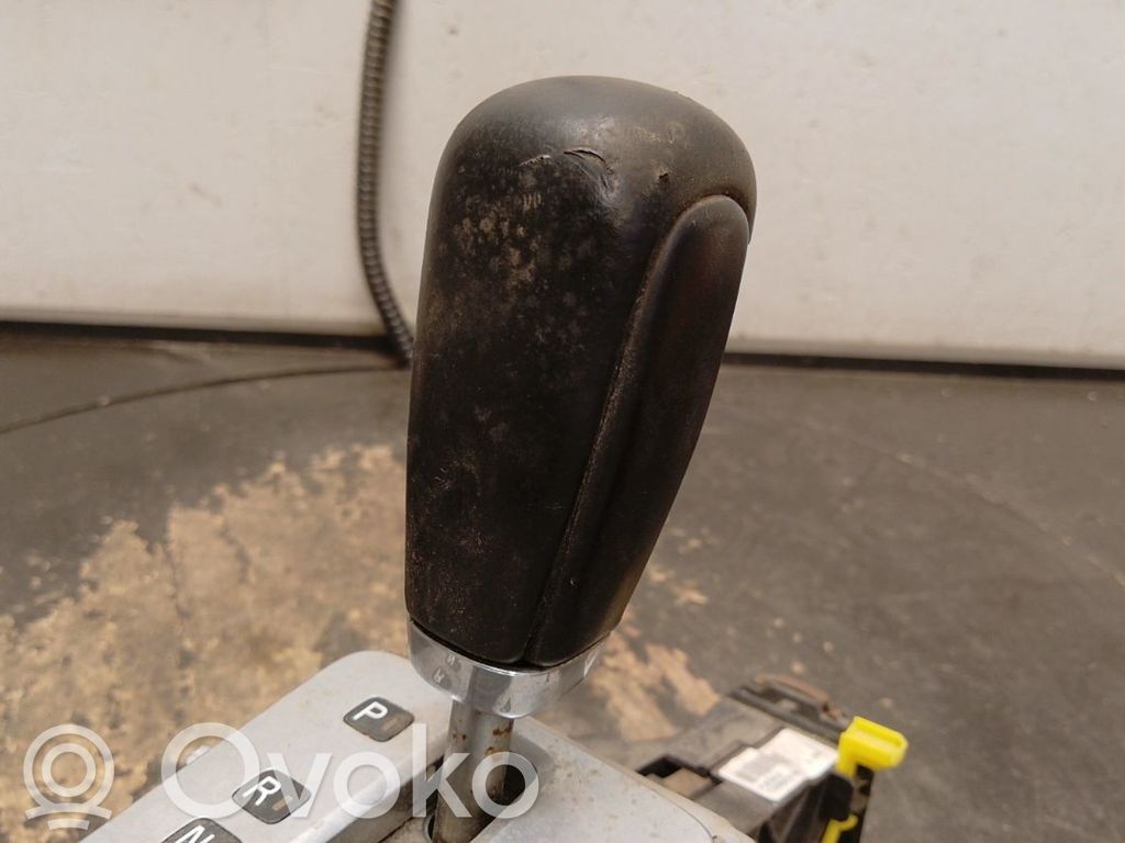 Gear selector   31367485