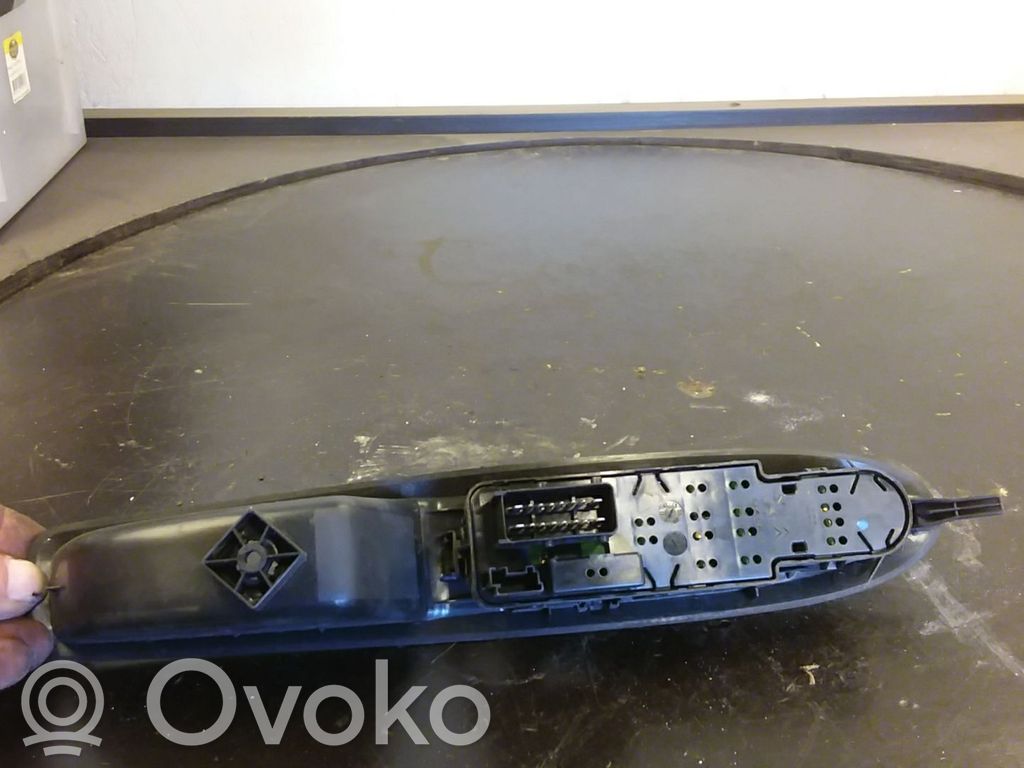 Citroen DS3 Electric window control switch 