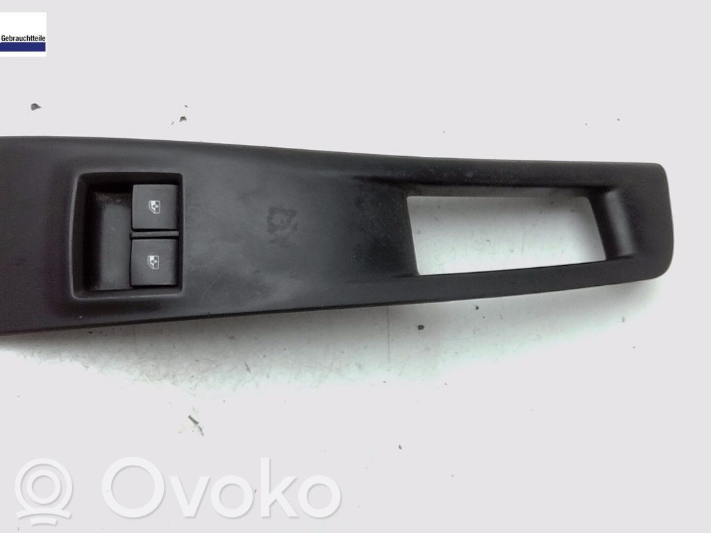 Opel Meriva B Electric window control switch 