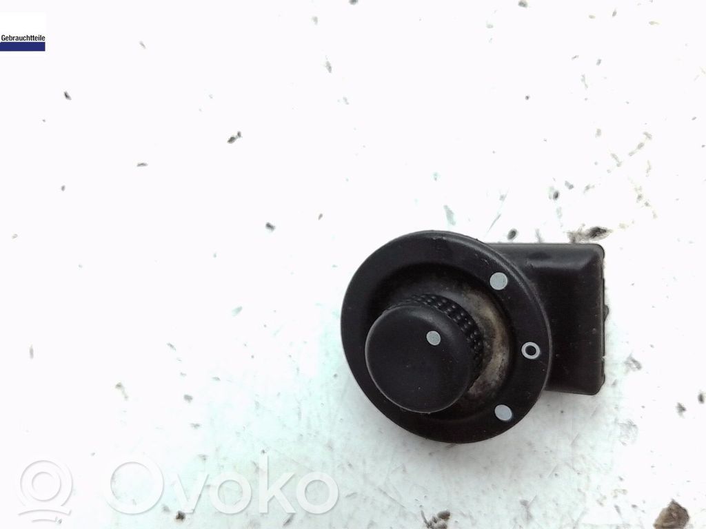 Renault Trafic II (X83) Wing mirror switch 