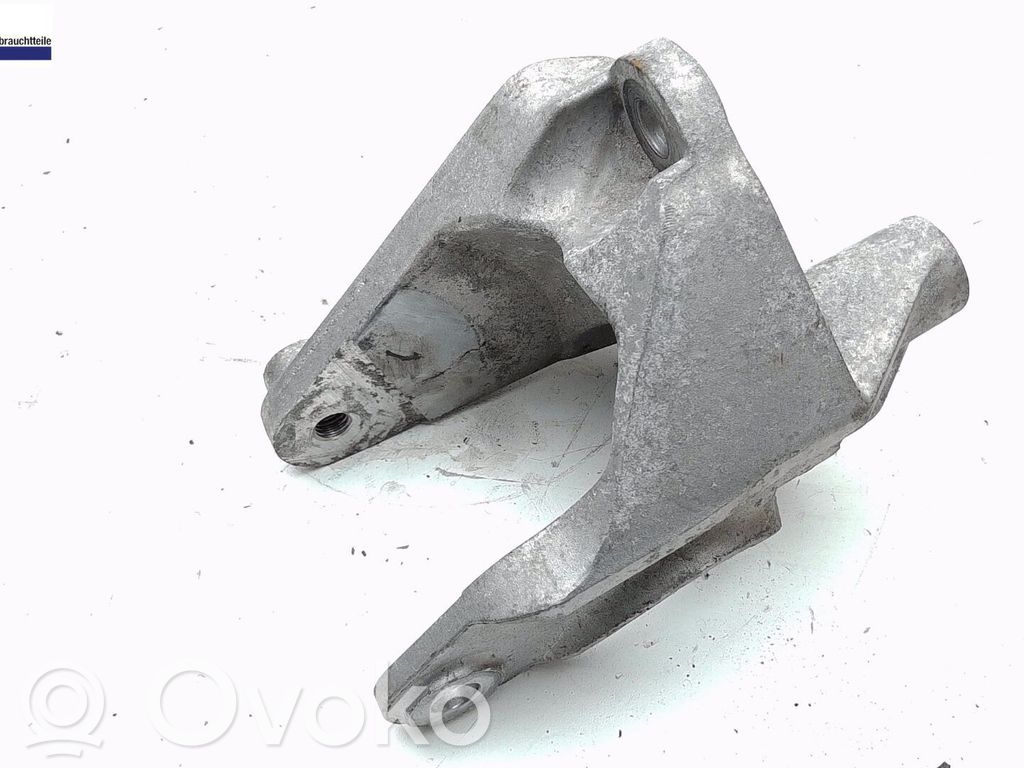 Opel Insignia A Engine mounting bracket 