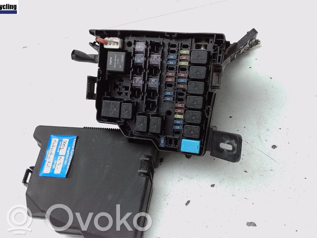 Mazda 2 Saugiklių dėžė (komplektas) 