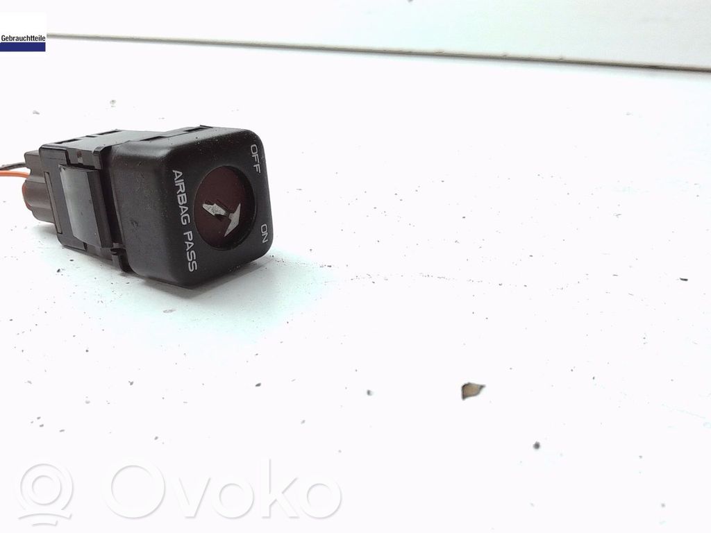 Peugeot 206 Inne przełączniki i przyciski 