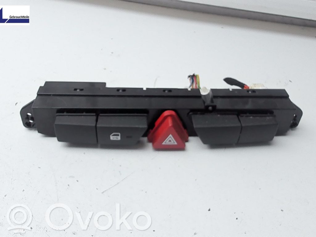 KIA Ceed Botón interruptor de luz de peligro 