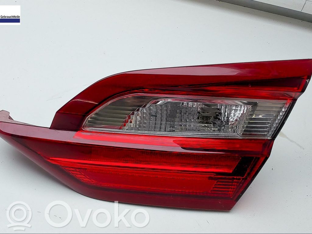 Ford Fiesta Lampă spate în capacul portbagajului 