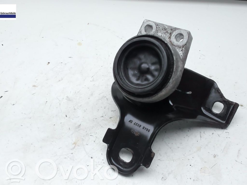 Ford Focus Engine mounting bracket 