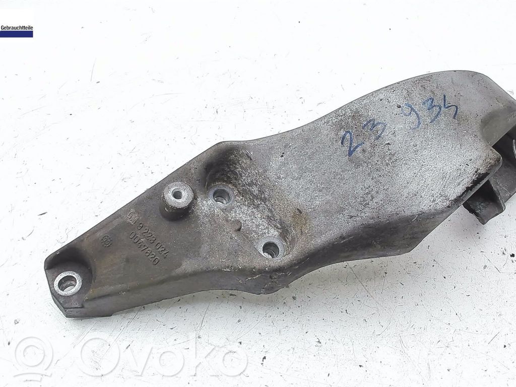 Opel Vectra B Engine mounting bracket 