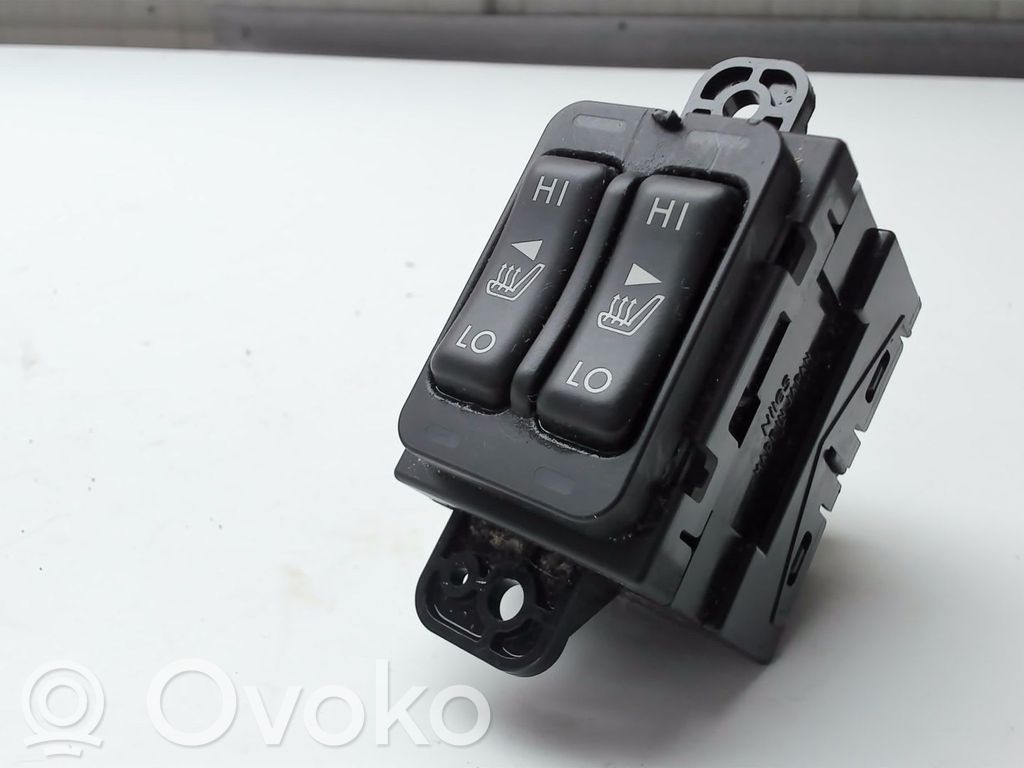 Subaru Impreza IV Interruptor de calefacción del asiento 