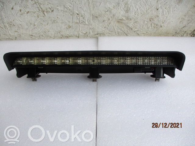 Third/center stoplight   09196395,09114502