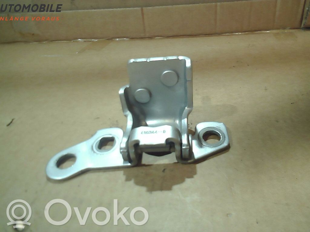 Renault Clio III Rear door upper hinge 