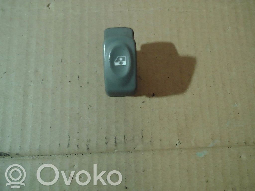 Electric window control switch   8200189836