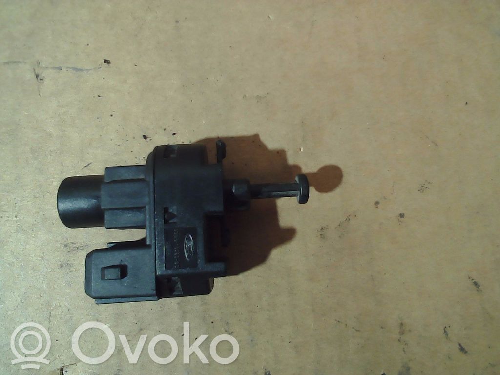 Tailgate/boot open switch button   1115077