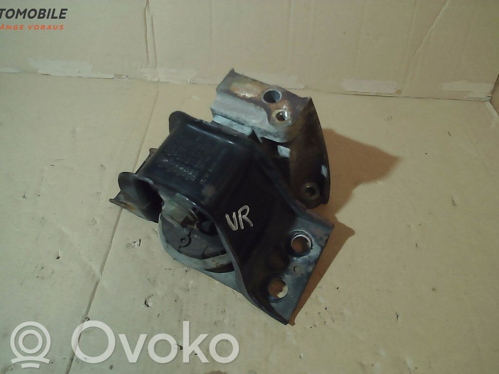 Nissan Micra Engine mounting bracket 