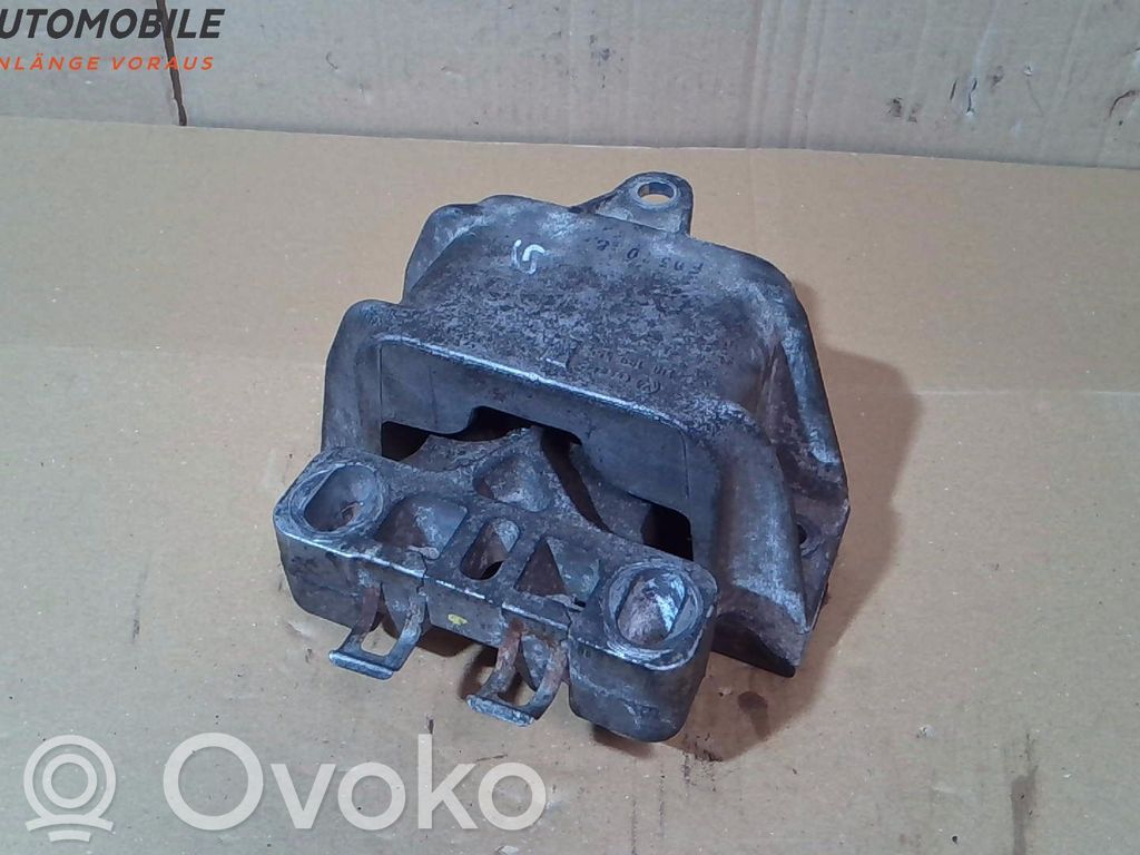 Volkswagen Golf IV Engine mount bracket 