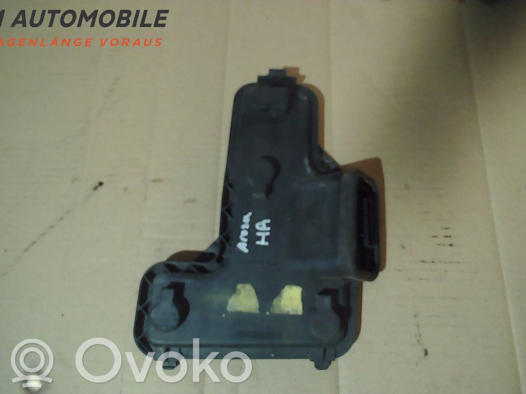Seat Arosa Takavalon polttimon suojan pidike 