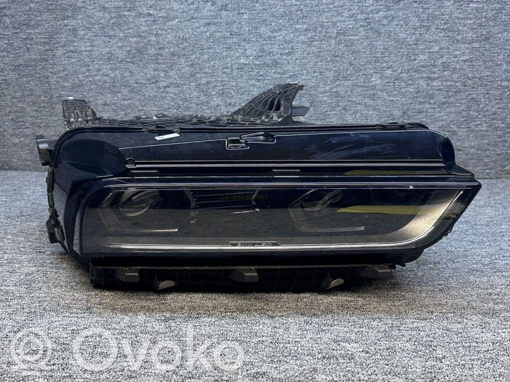 Headlight/headlamp   5B33F02