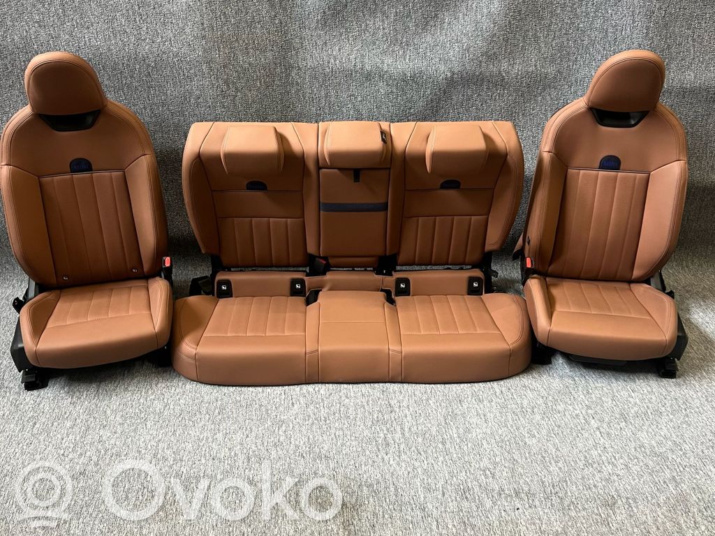 Interior set   52105A76BD8