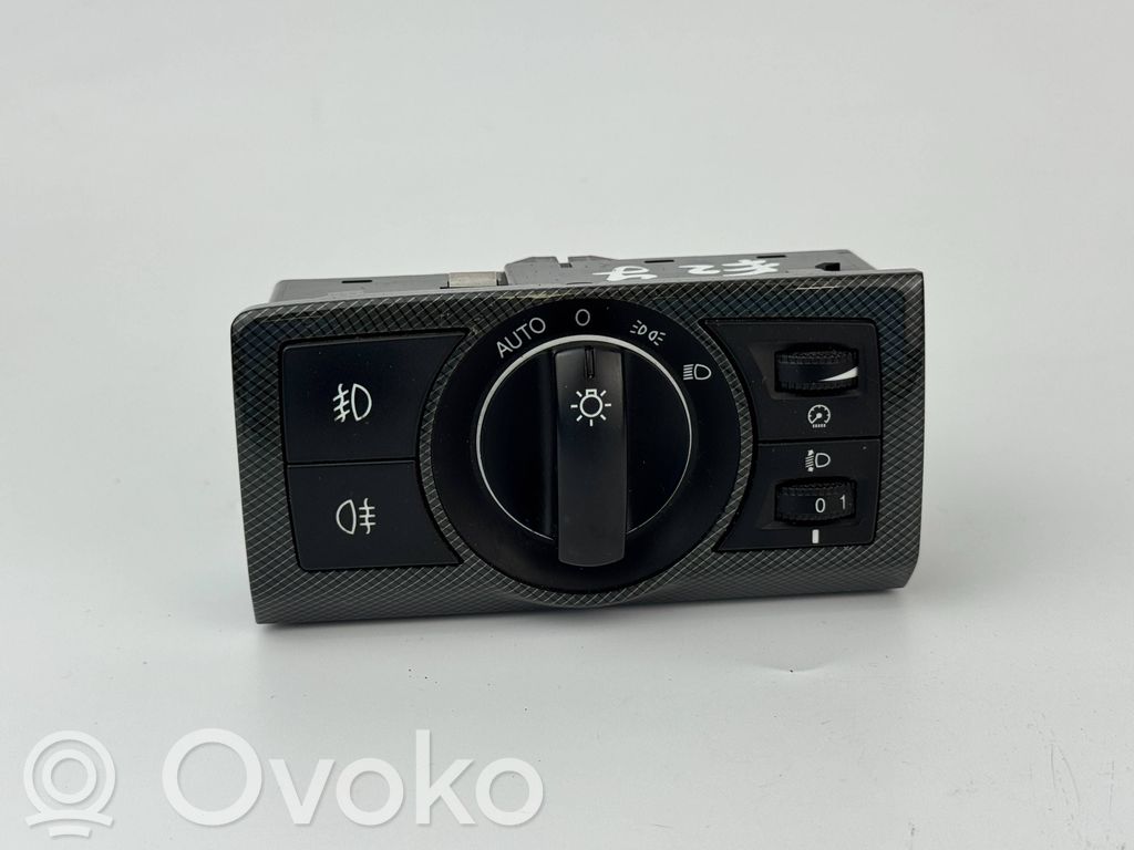 Light switch   20988679,110221,9886791102
