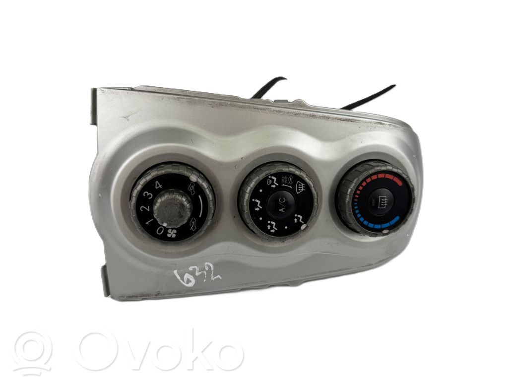 Toyota Yaris Climate control unit 