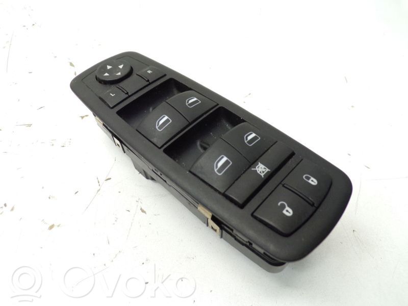 Jeep Cherokee III KJ Electric window control switch 
