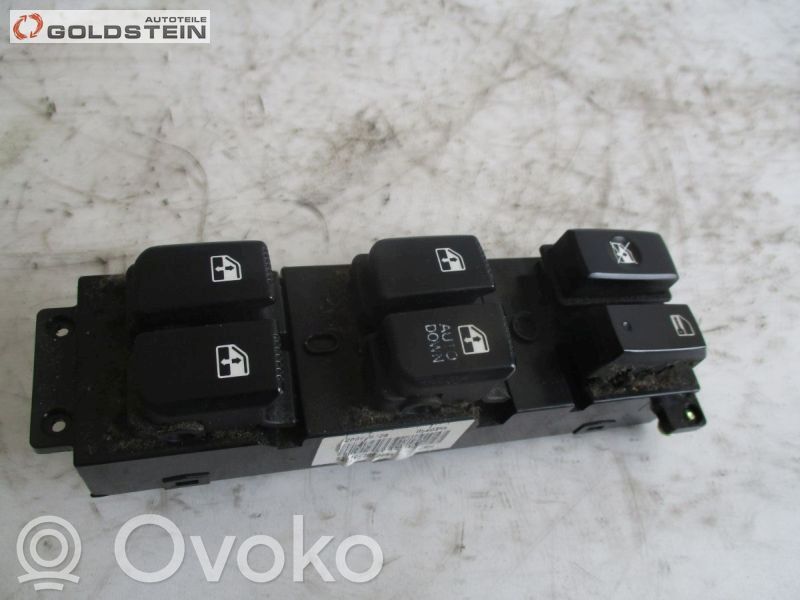 Hyundai Santa Fe Electric window control switch 